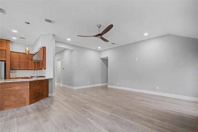 1210 Bob White Drive, Friendswood, TX 77546