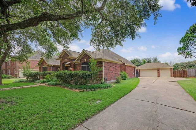 1210 Bob White Drive, Friendswood, TX 77546