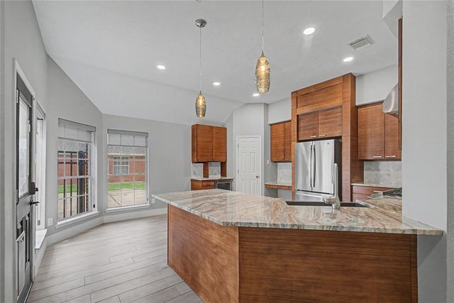 1210 Bob White Drive, Friendswood, TX 77546