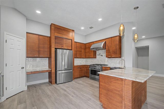 1210 Bob White Drive, Friendswood, TX 77546