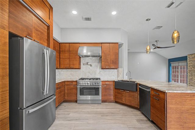 1210 Bob White Drive, Friendswood, TX 77546