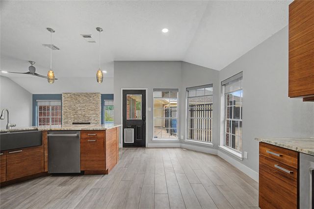 1210 Bob White Drive, Friendswood, TX 77546
