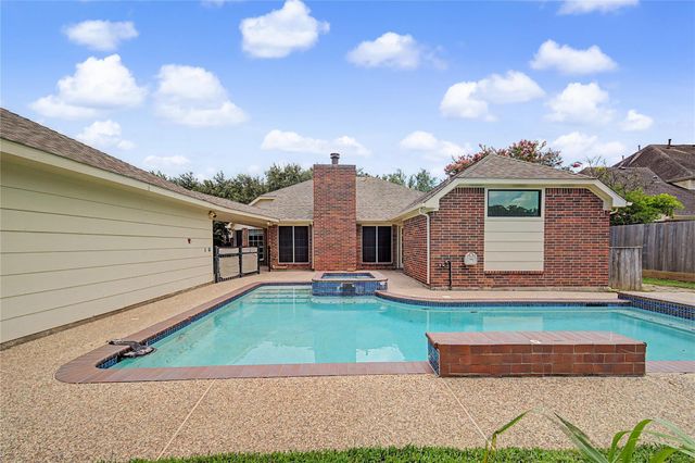 1210 Bob White Drive, Friendswood, TX 77546