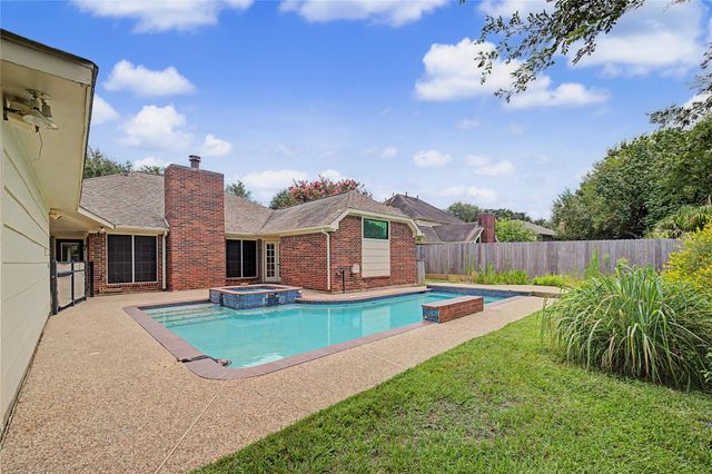 1210 Bob White Drive, Friendswood, TX 77546