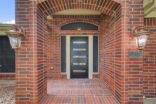 1210 Bob White Drive, Friendswood, TX 77546