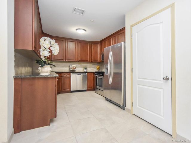 200 Carney Street 202, Glen Cove, NY 11542
