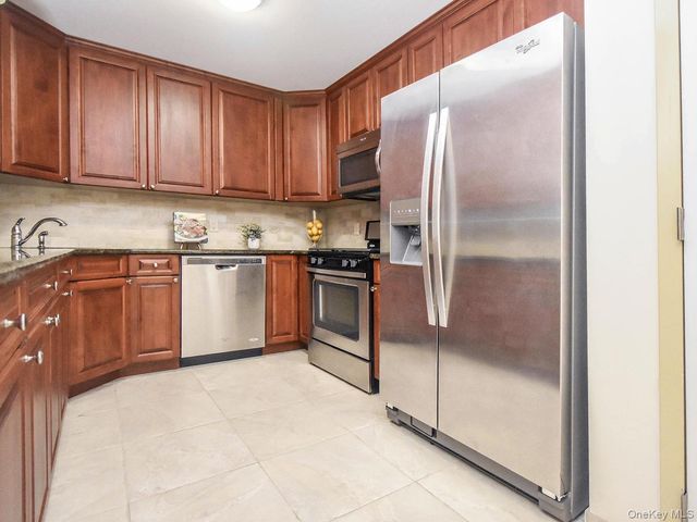 200 Carney Street 202, Glen Cove, NY 11542
