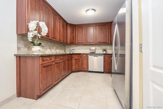 200 Carney Street 202, Glen Cove, NY 11542