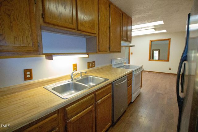 887 71st School Road, Fayetteville, NC 28314