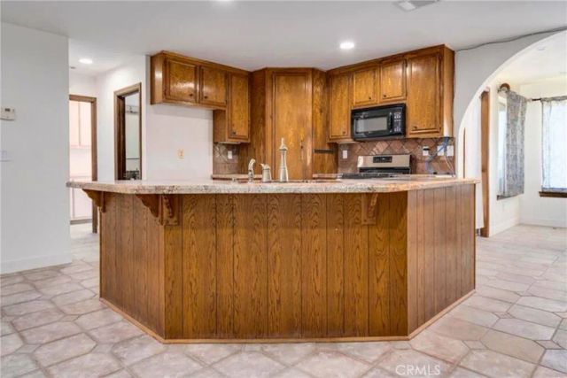 6233 Coriander Drive, Oak Hills, CA 92344