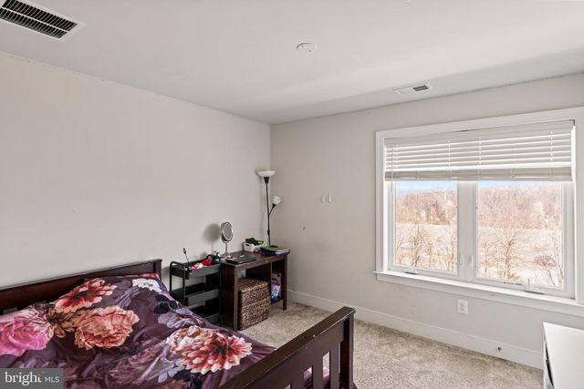 1330 RAIL STOP DR, Woodbridge, VA 22191