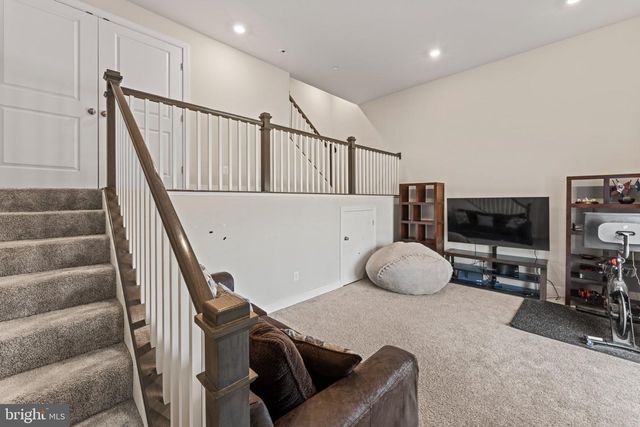 1330 RAIL STOP DR, Woodbridge, VA 22191