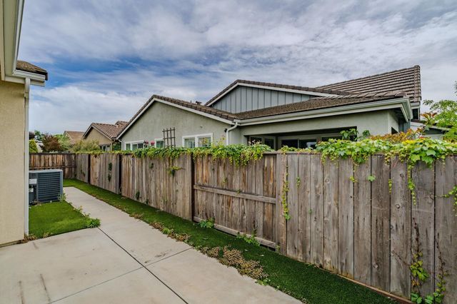 2584 Lombardy Ct, Lodi, CA 95242