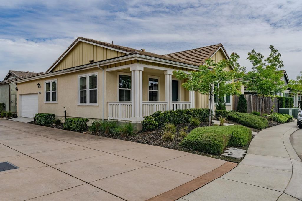2584 Lombardy Ct, Lodi, CA 95242
