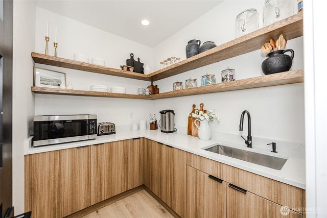 24026 Dolphin Lane, Mount Vernon, WA 98274