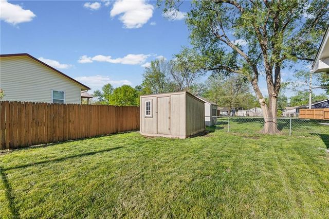 401 S Madison Street, Spring Hill, KS 66083