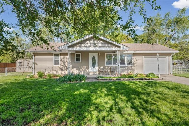 401 S Madison Street, Spring Hill, KS 66083