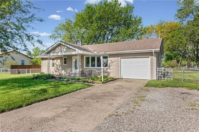 401 S Madison Street, Spring Hill, KS 66083