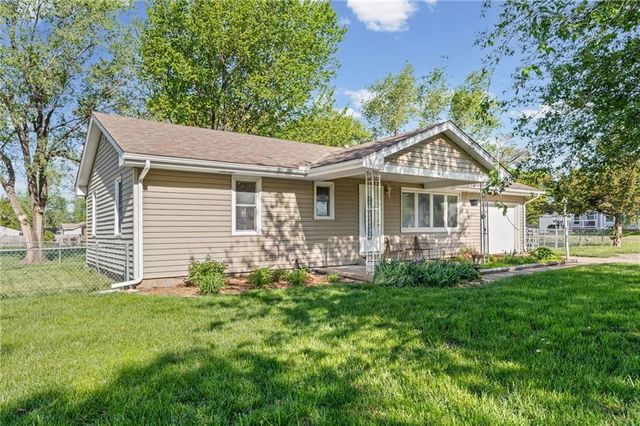 401 S Madison Street, Spring Hill, KS 66083