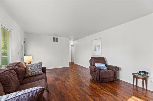 401 S Madison Street, Spring Hill, KS 66083