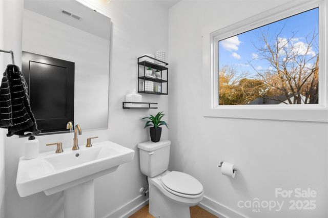 2703 Parkway Avenue, Charlotte, NC 28208