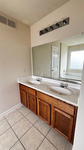 5018 Woodland Meadows Lane, Humble, TX 77346