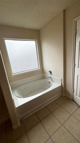 5018 Woodland Meadows Lane, Humble, TX 77346