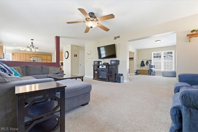 1818 New England Ridge Road, Washington, WV 26181