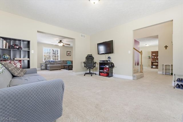 1818 New England Ridge Road, Washington, WV 26181