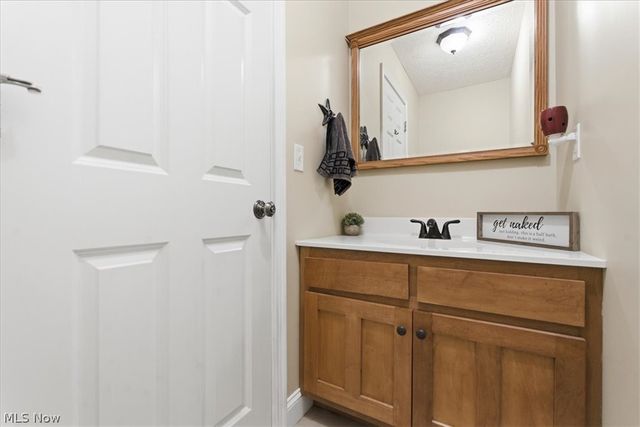 1818 New England Ridge Road, Washington, WV 26181