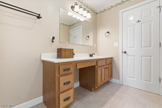 1818 New England Ridge Road, Washington, WV 26181