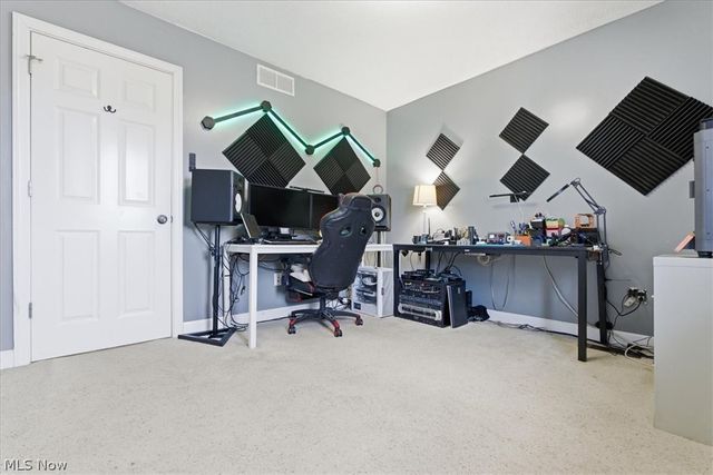 1818 New England Ridge Road, Washington, WV 26181