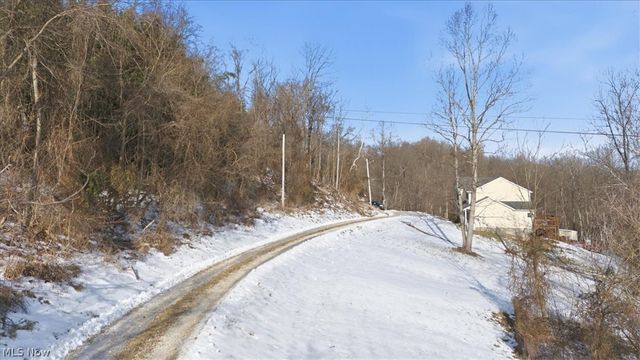 1818 New England Ridge Road, Washington, WV 26181
