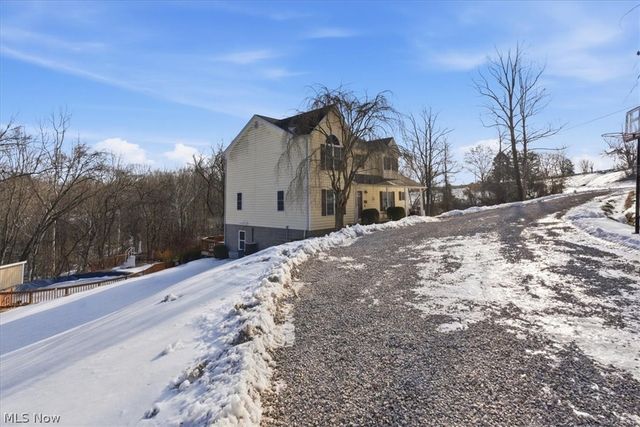 1818 New England Ridge Road, Washington, WV 26181