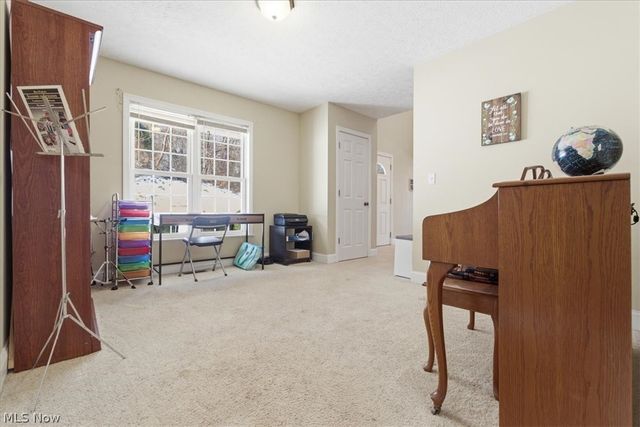 1818 New England Ridge Road, Washington, WV 26181