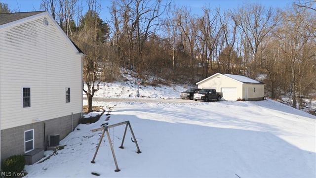 1818 New England Ridge Road, Washington, WV 26181