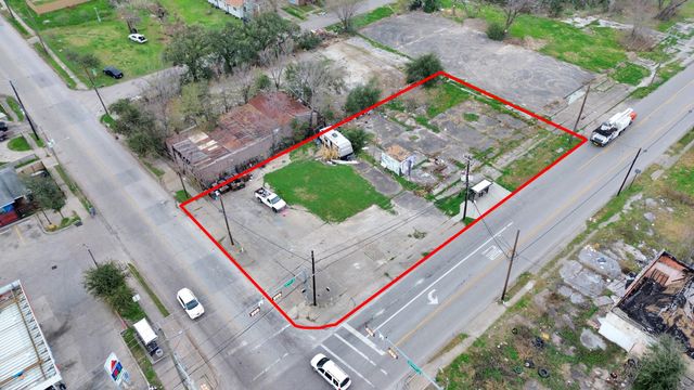 2401 Jensen Drive, Houston, TX 77026