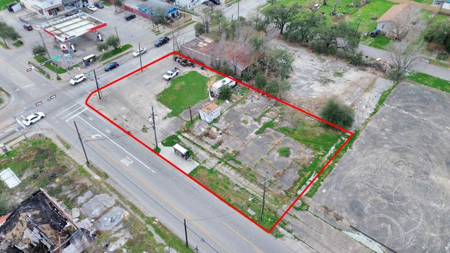 2401 Jensen Drive, Houston, TX 77026