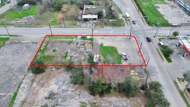 2401 Jensen Drive, Houston, TX 77026