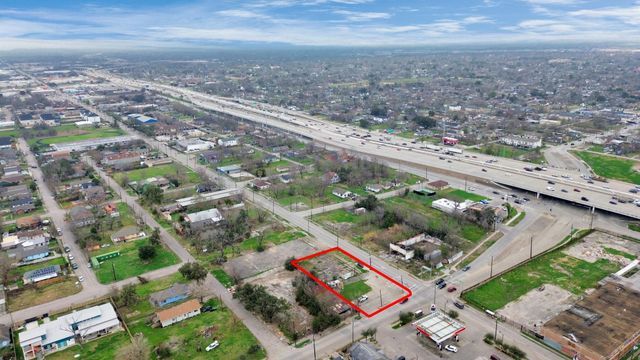 2401 Jensen Drive, Houston, TX 77026