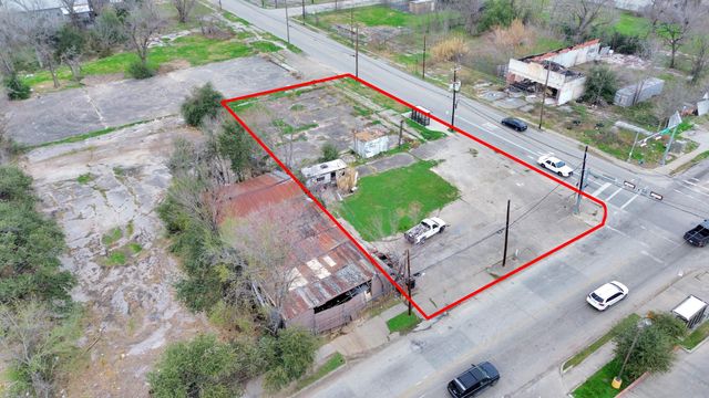 2401 Jensen Drive, Houston, TX 77026