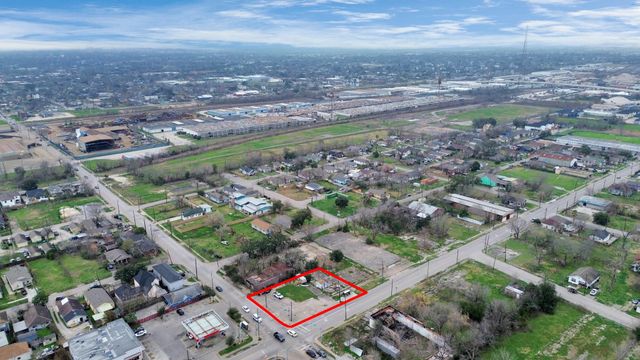 2401 Jensen Drive, Houston, TX 77026