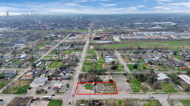 2401 Jensen Drive, Houston, TX 77026