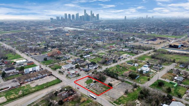 2401 Jensen Drive, Houston, TX 77026