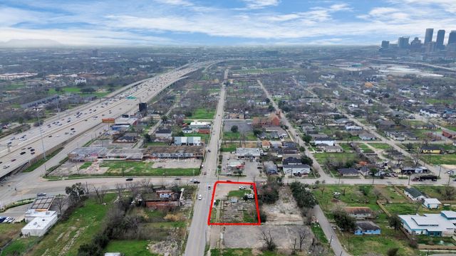 2401 Jensen Drive, Houston, TX 77026