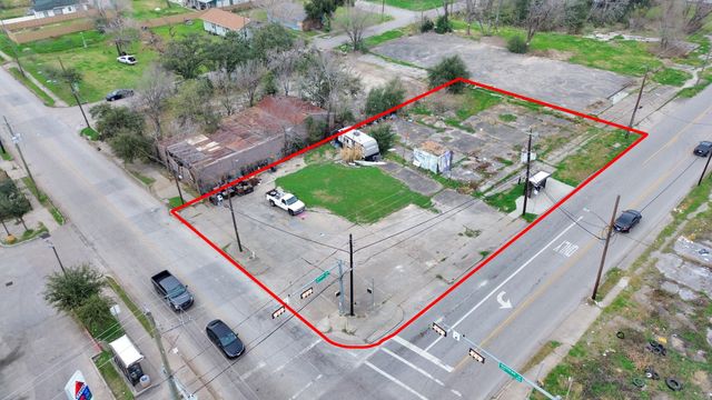 2401 Jensen Drive, Houston, TX 77026