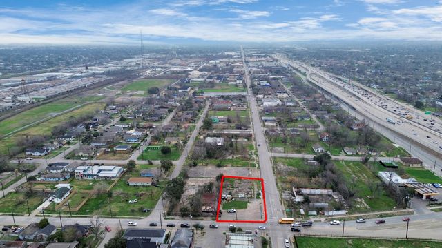 2401 Jensen Drive, Houston, TX 77026