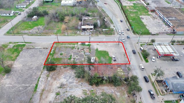 2401 Jensen Drive, Houston, TX 77026