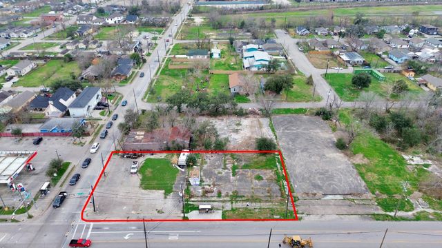 2401 Jensen Drive, Houston, TX 77026