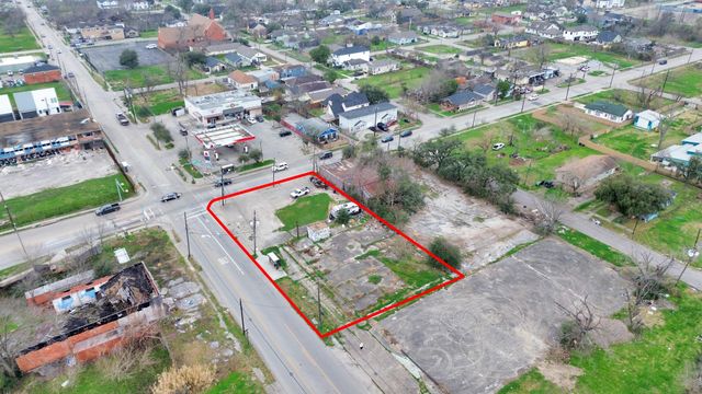 2401 Jensen Drive, Houston, TX 77026